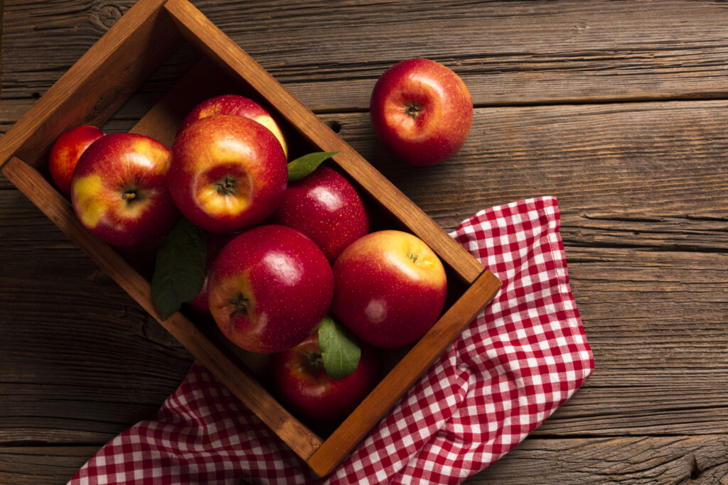 Drones Pulverizadores para Pomares de Maçãs: Soluções 11 flat lay crate with ripe apples cloth drone de pulverização para cultura da laranja