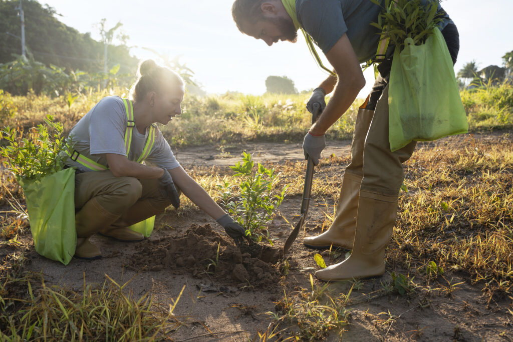 Drones pulverizadores para agricultura orgânica eficiente 8 people planting tree countryside drone de pulverização para cultura da laranja