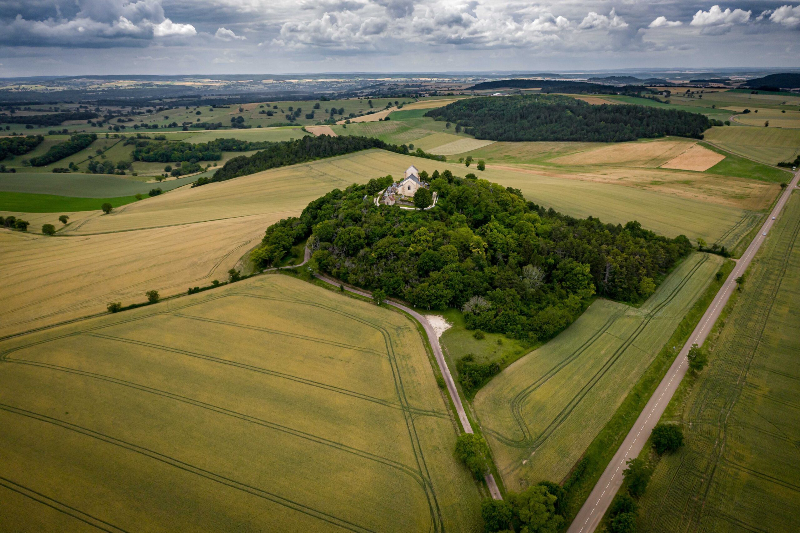 aerial shot grassland cloudy weather scaled Drone pulverizador para monitoramento de safras de arroz